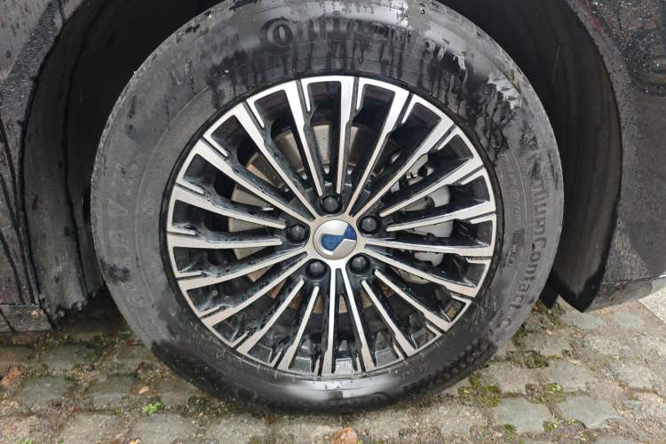 Used Denza D9 2022 DM-i 1040 Prestige Model
