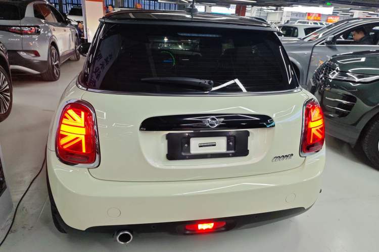 Used  MINI 2021 1.5T COOPER Classic Edition
