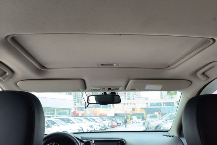 Used Mitsubishi Outlander 2019 2.4L 4x4 Zhi Xiang Edition 5 Seats China V Emission Standard
