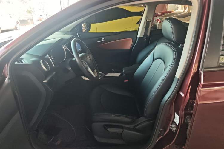 Used Venucia T70 2015 2.0L CVT Smart Choice Edition