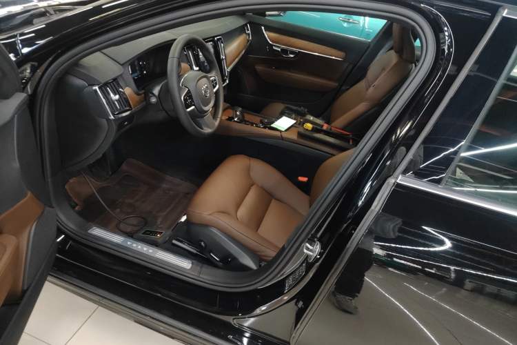Used Volvo S90 2024 B5 Zhiyi Luxury Edition
