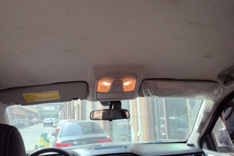 Used SAIC MAXUS T70 2020 2.0T Diesel Manual Two-Wheel Drive Australian Version with Long Bed and High Ground Clearance
