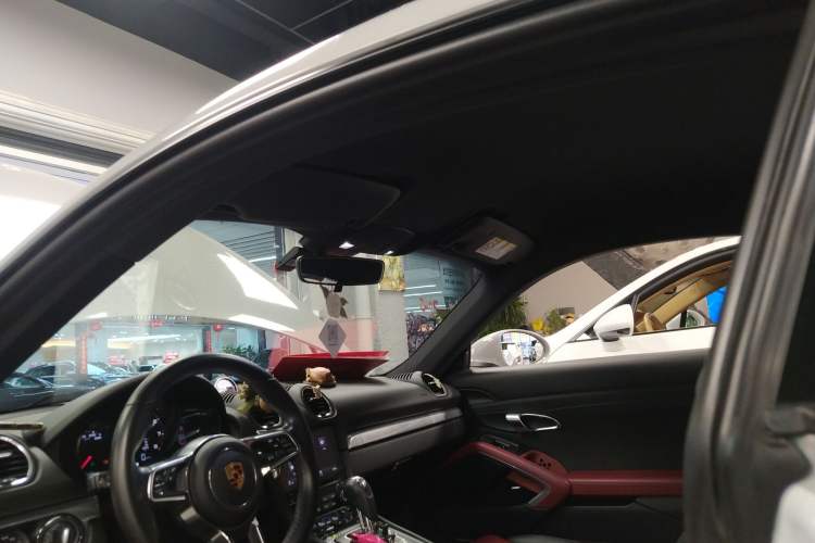 Used Porsche 718 2018 Cayman 2.0T
