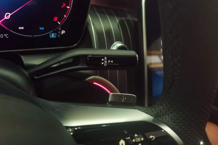 Used Mercedes-Benz GLC 2025 GLC 300 L 4MATIC Luxury Model 5 Seats