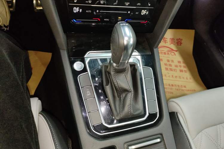 Used Volkswagen Magotan 2023 2 Million Units Limited Edition 330TSI DSG Leading Version
