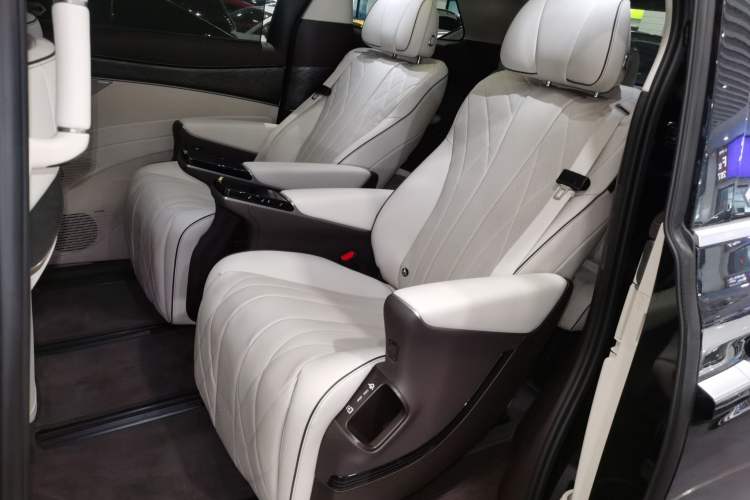 Used Denza D9 2024 EV 620 Premium Model
