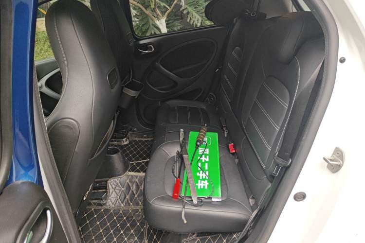 Used  forfour 2018 0.9T 66 kW Pioneer Edition
