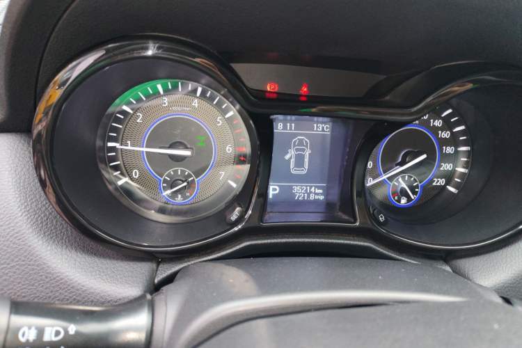 Used JMC Yusheng S350 2016 2.0T Automatic 4x4 Gasoline Luxury Version with Sunroof 7 Seats
