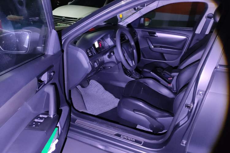 Used Volkswagen Lavida 2013 Restyled Classic 1.6L Automatic Comfort Edition