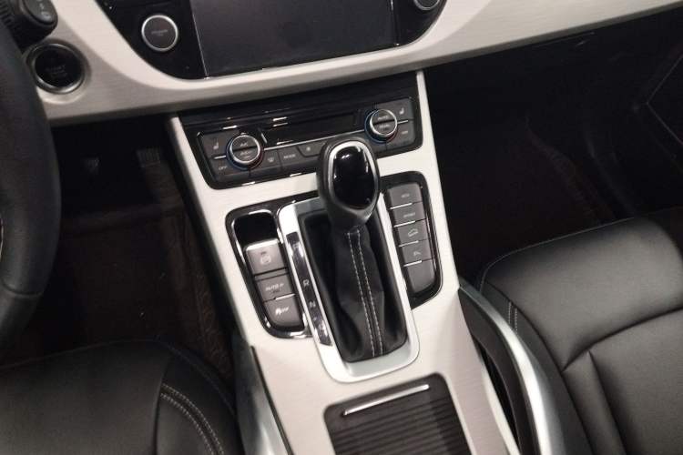 Used Geely Auto Emgrand X7 Sport 2018 1.8TD Automatic Two-Wheel Drive Smart Connect 4G Internet Edition