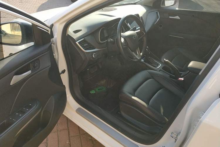 Used Chevrolet Monza 2020 Light Hybrid Redline 320T Dual-Clutch Joyful Edition
