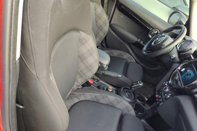 Used  MINI 2018 1.5T COOPER Classic Edition Five-Door Version
