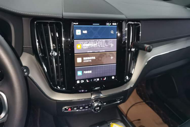 Used Volvo XC60 New Energy 2025 Plug-in Hybrid Long-Range All-Wheel Drive Zhiyuan Extreme Night Black Edition
