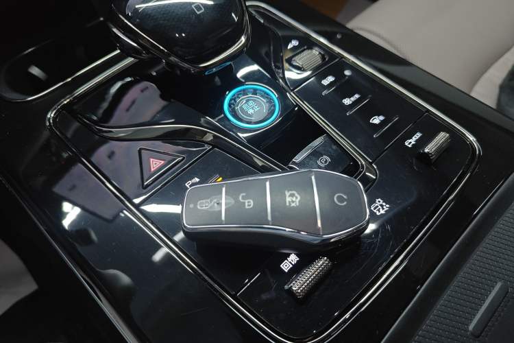 Used BYD Han 2024 EV Glory Edition 605KM Front-Wheel-Drive Premium Model
