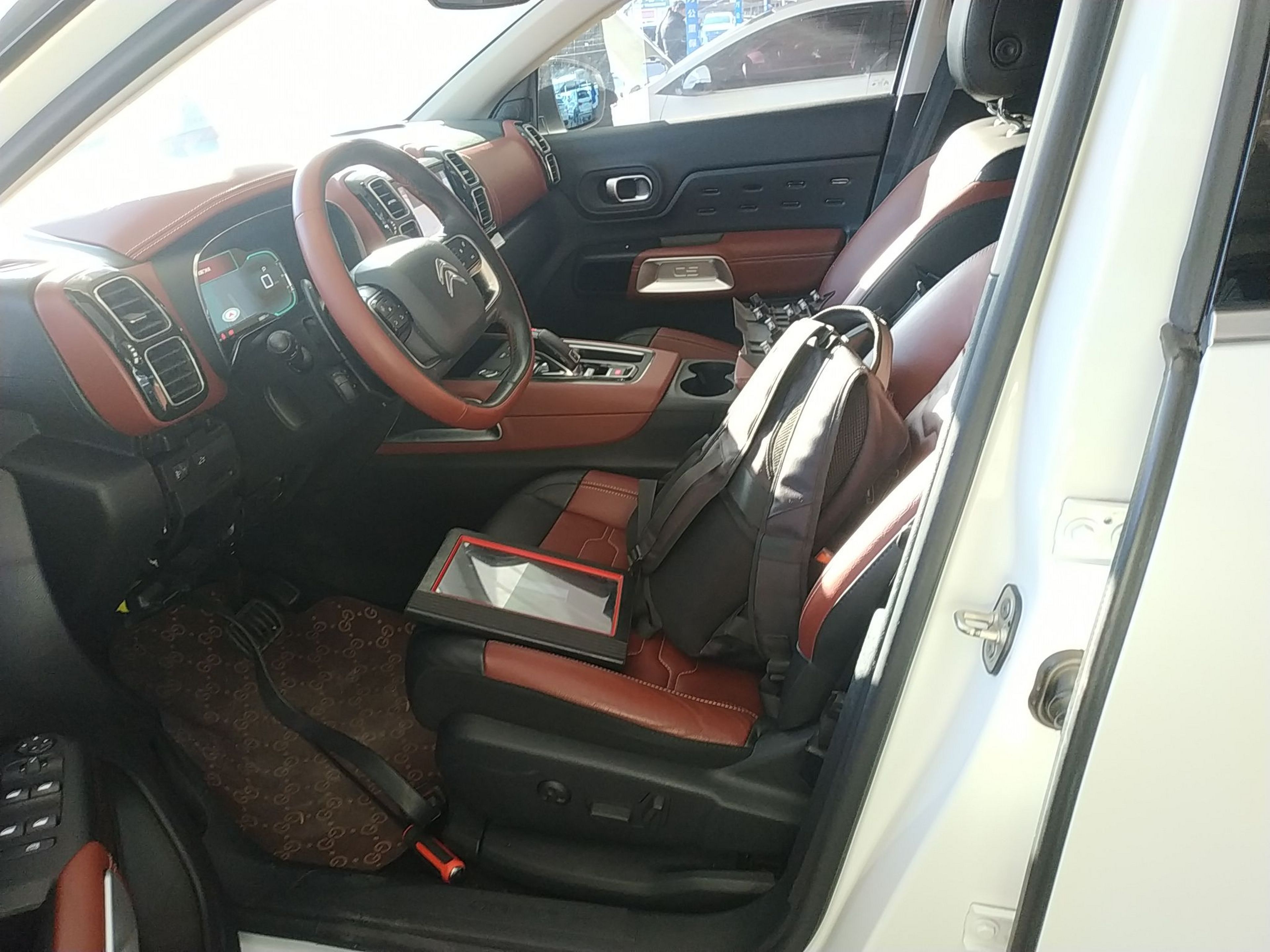 Переднее сиденье в автомобиле