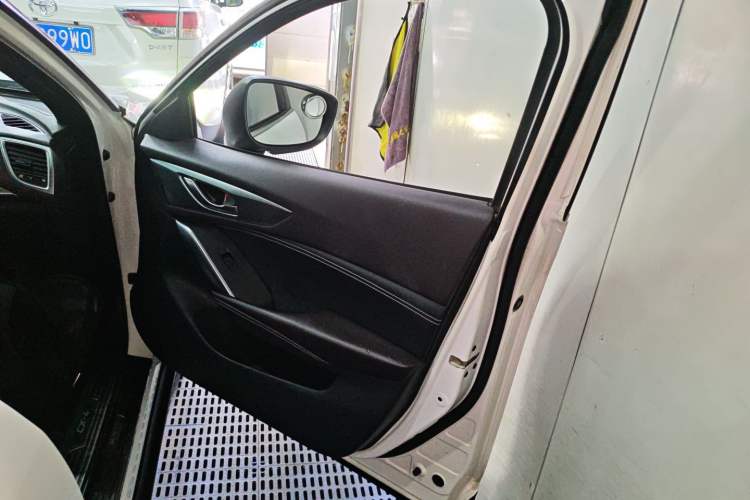 Used Mazda CX-4 2016 2.0L Automatic 2WD Blue Sky Luxury Edition
