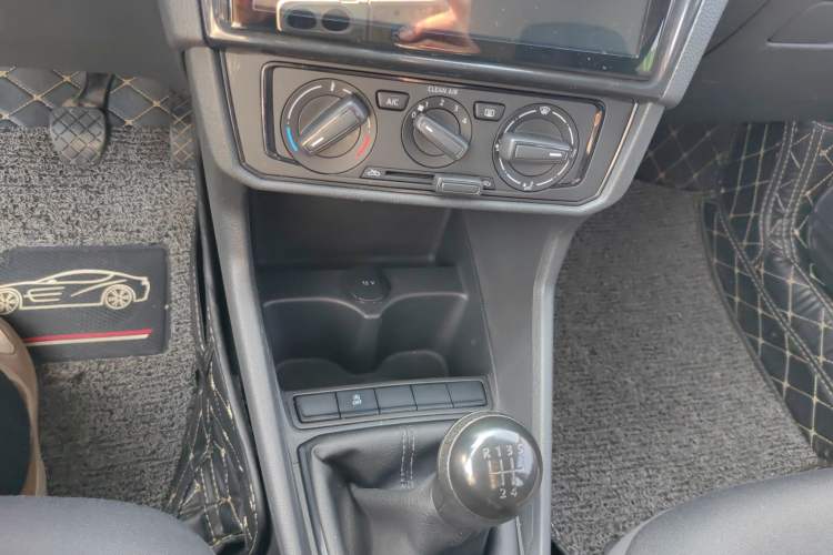 Used Volkswagen Santana 2018 1.5L Manual Fashion Edition
