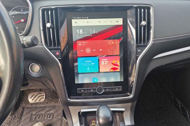 Used Roewe RX5 2016 20T Two-Wheel Drive Automatic Internet Smart Edition
