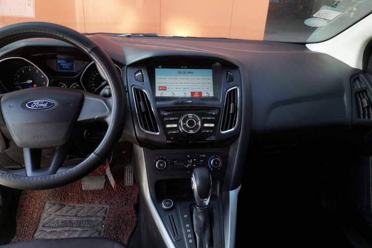 Used Ford Focus 2015 Hatchback 1.6L Automatic Comfort Model
