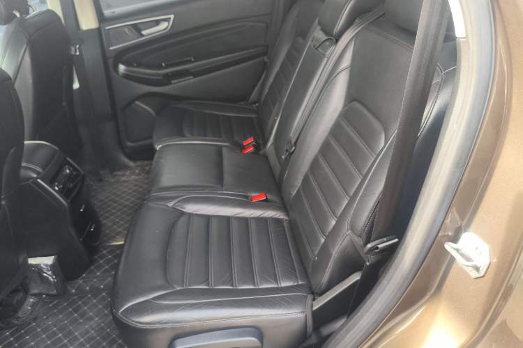 Used Ford Edge 2015 2.0T GTDi Two-Wheel-Drive High-Line Version
