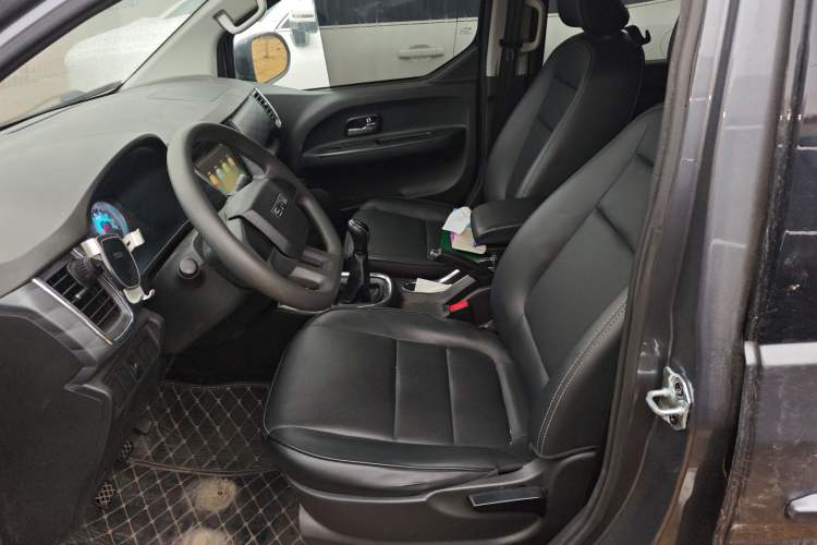 Used Jinbei Gold Hiace 2023 1.5L Passenger Van Travel Lion 5/6/7-Seater with Central Air Conditioning
