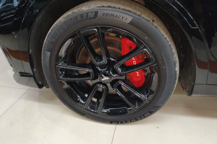 Used VOYAH FREE 2025 318 259 km All-Wheel-Drive Exploration Edition
