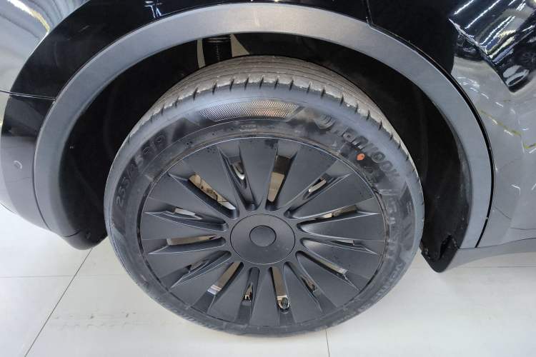 Used Tesla Model Y 2022 Long-Range All-Wheel-Drive Version