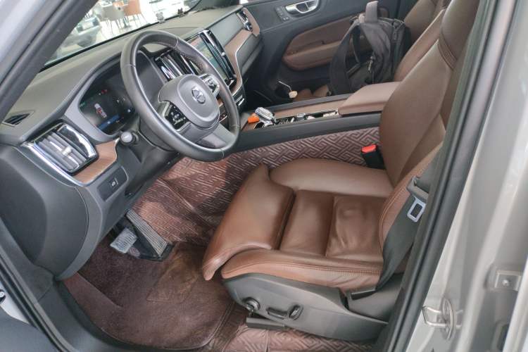 Used Volvo XC60 2023 B5 4x4 Smart Luxury Edition
