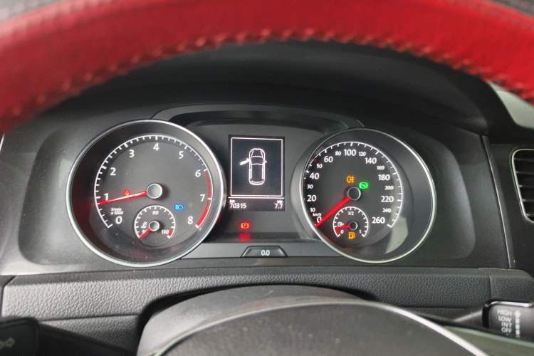 Used Volkswagen Golf 2017 1.6L Automatic Comfort Million-Vehicle Anniversary Edition
