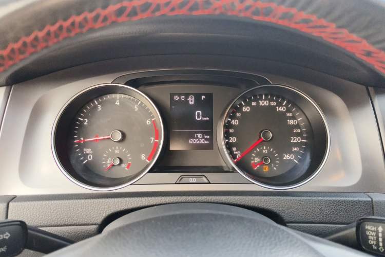 Used Volkswagen Golf 2016 1.6L Automatic Fashion Model
