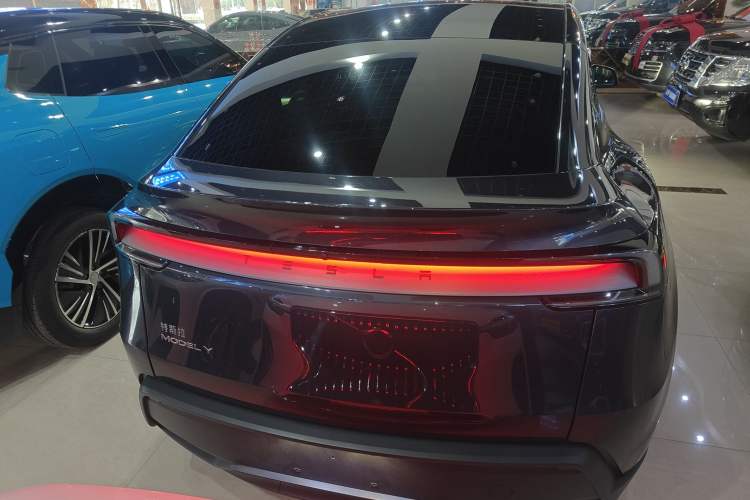 Used Tesla Model Y 2025 Rear-Wheel-Drive Version
