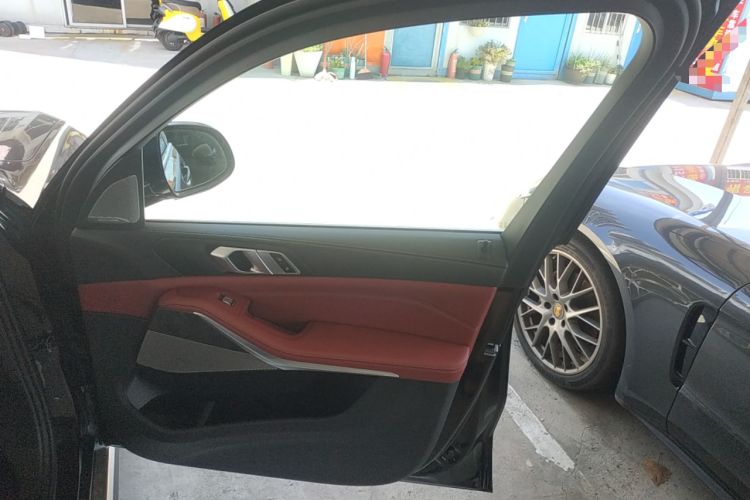 Used BMW X5 2023 xDrive 30Li Luxury M Sport Package
