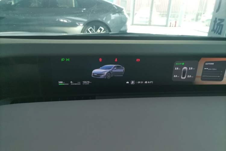 Used  12 2024 700 Three-Laser Rear-Wheel Drive Luxury Edition