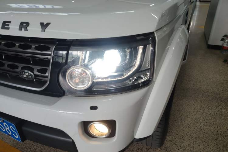 Used Land Rover Discovery 2016 3.0 SC Obsidian Black Heritage Edition SE
