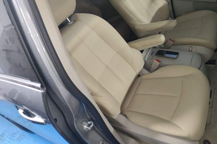 Used Buick GL8 2023 Land Executive Class Comfort Model
