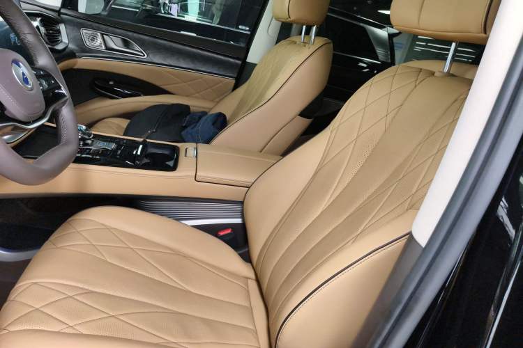 Used Denza D9 2024 DM-i 980 Four-Wheel Drive Prestige Model
