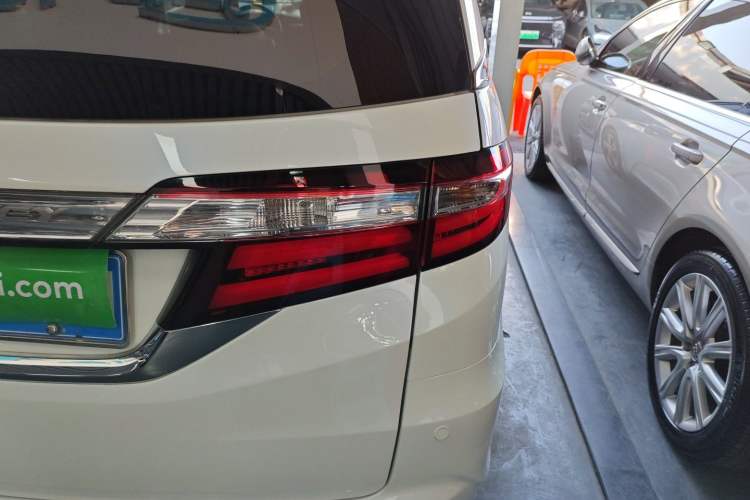 Used Honda Odyssey 2015 Revised Version 2.4L Supreme Edition
