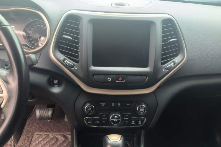 Used  Cherokee 2017 2.0L Superior Edition