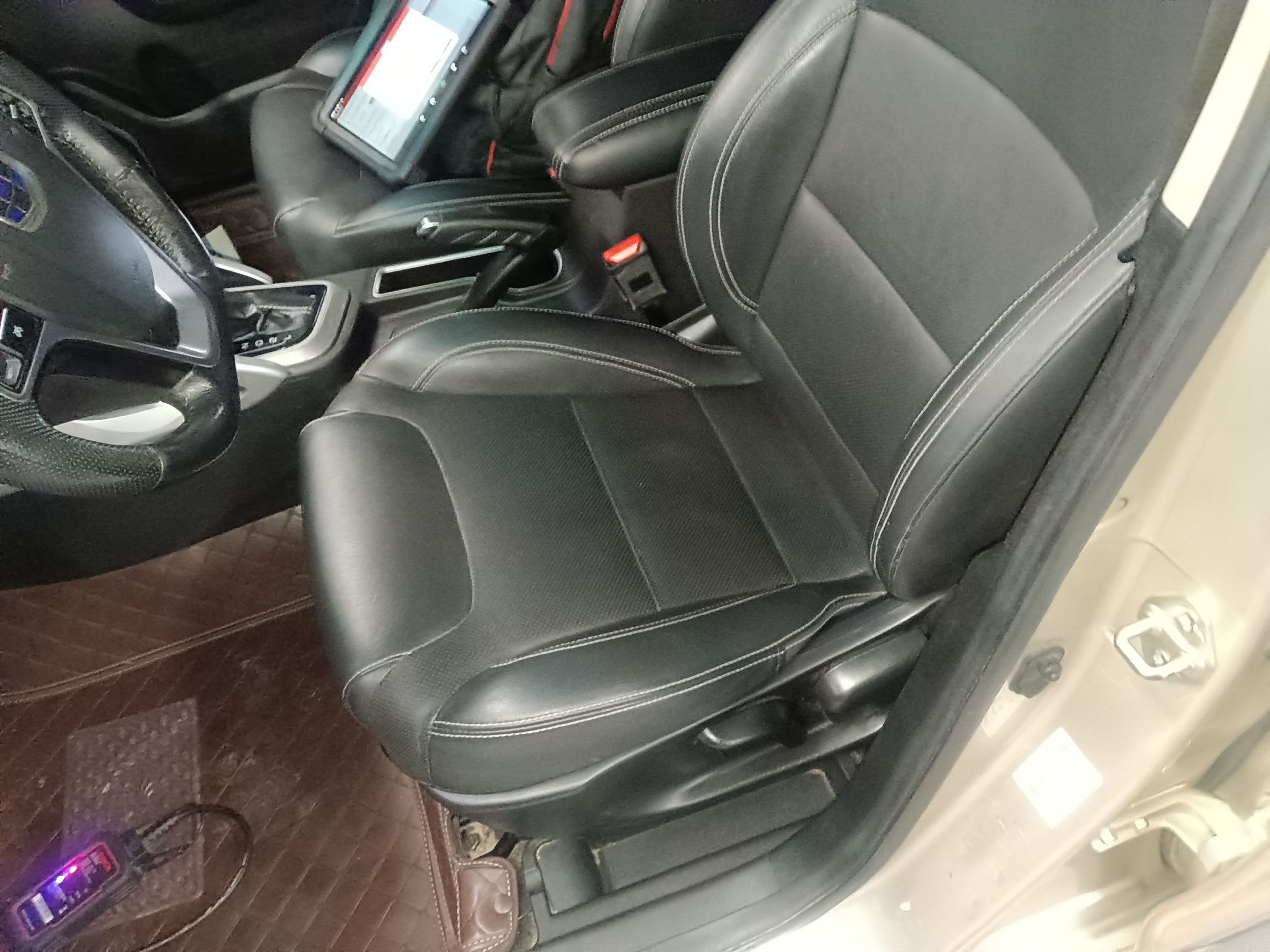 Переднее сиденье в автомобиле