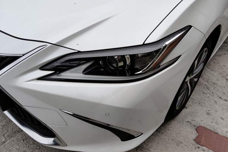 Used Lexus ES 2018 300h Premier Edition China VI Standard