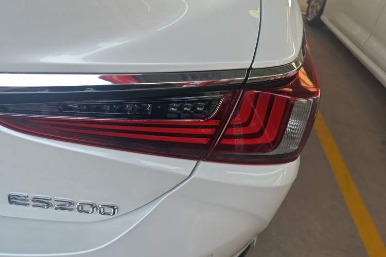 Used Lexus ES 2023 200 Excellence Edition