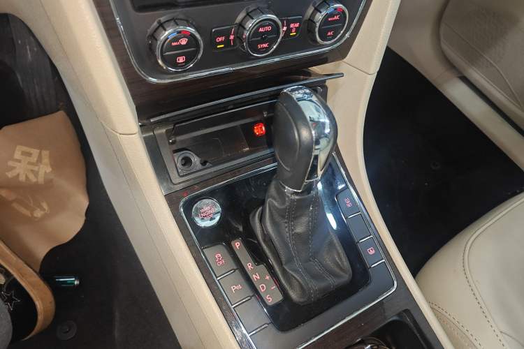 Used Volkswagen Passat 2014 2.0 TSI DSG Prestige Navigation Edition
