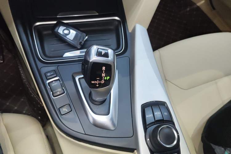 Used BMW 3 Series 2015 316Li Fashion Model
