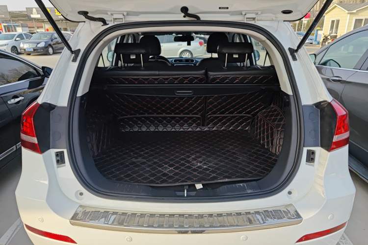 Used Haval H2 2016 Red Label 1.5T Manual Two-Wheel Drive Prestige Model
