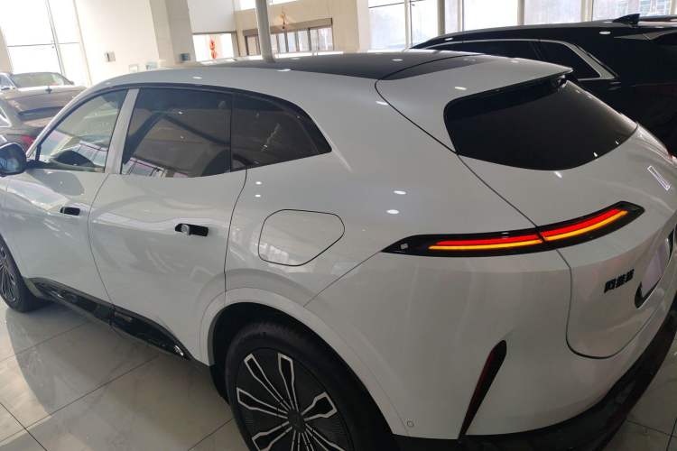 Used  07 2024 Ultra All-Electric Four-Wheel Drive