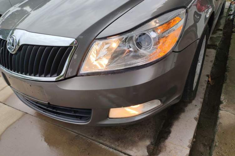 Used Skoda Octavia 2015 Classic Model 1.6L Manual Eado Version
