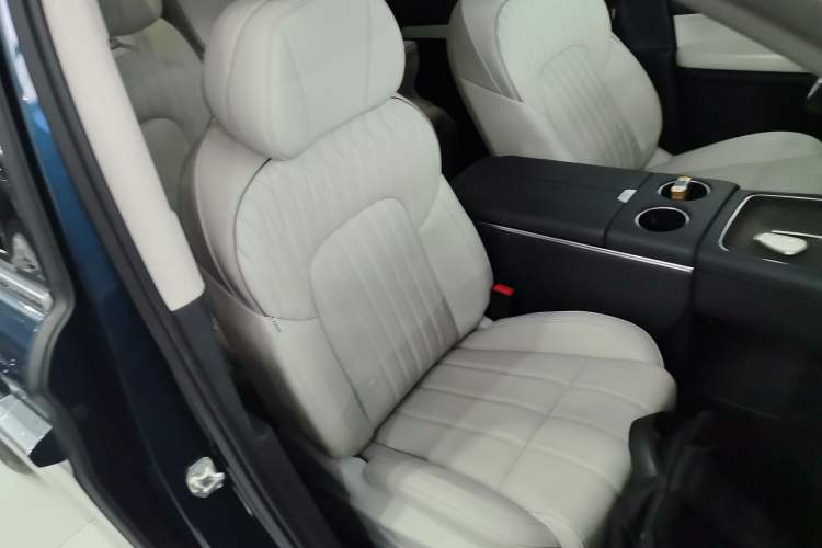 Used VOYAH Dream 2025 PHEV Four-Wheel-Drive Flagship Kunpeng Edition