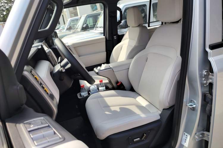 Used  V23 2025 401 Two-Wheel Drive Intelligent Driving Version
