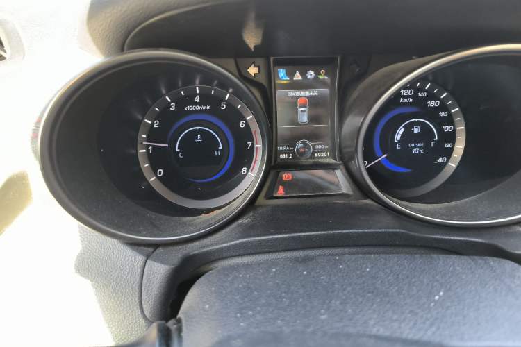 Used Changan CS75 2017 Shangkui Edition 1.5T Manual Fengxiang Model
