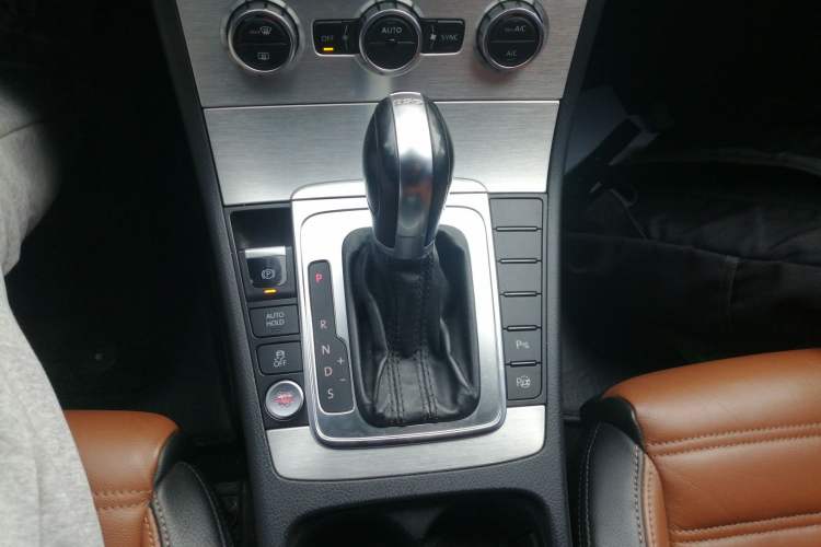 Used Volkswagen FAW-Volkswagen CC 2013 2.0 TSI Luxury Model
